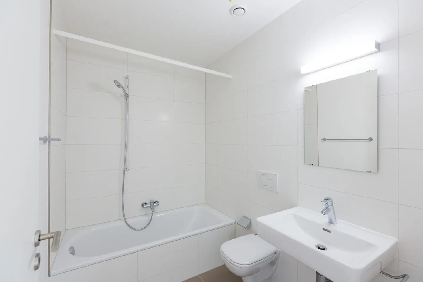 Appartement familial de 4,5 pièces avec deux jardins privés - Photo 6 sur 8