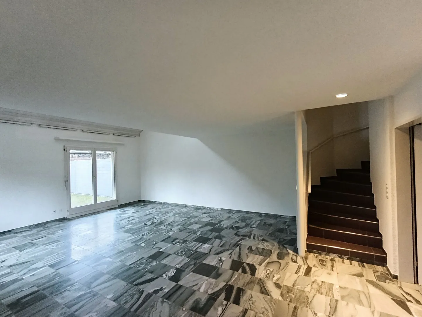 Your new family happiness! Spacious 5.5-room semi-detached house in Rudolfstetten - Photo 9 of 15