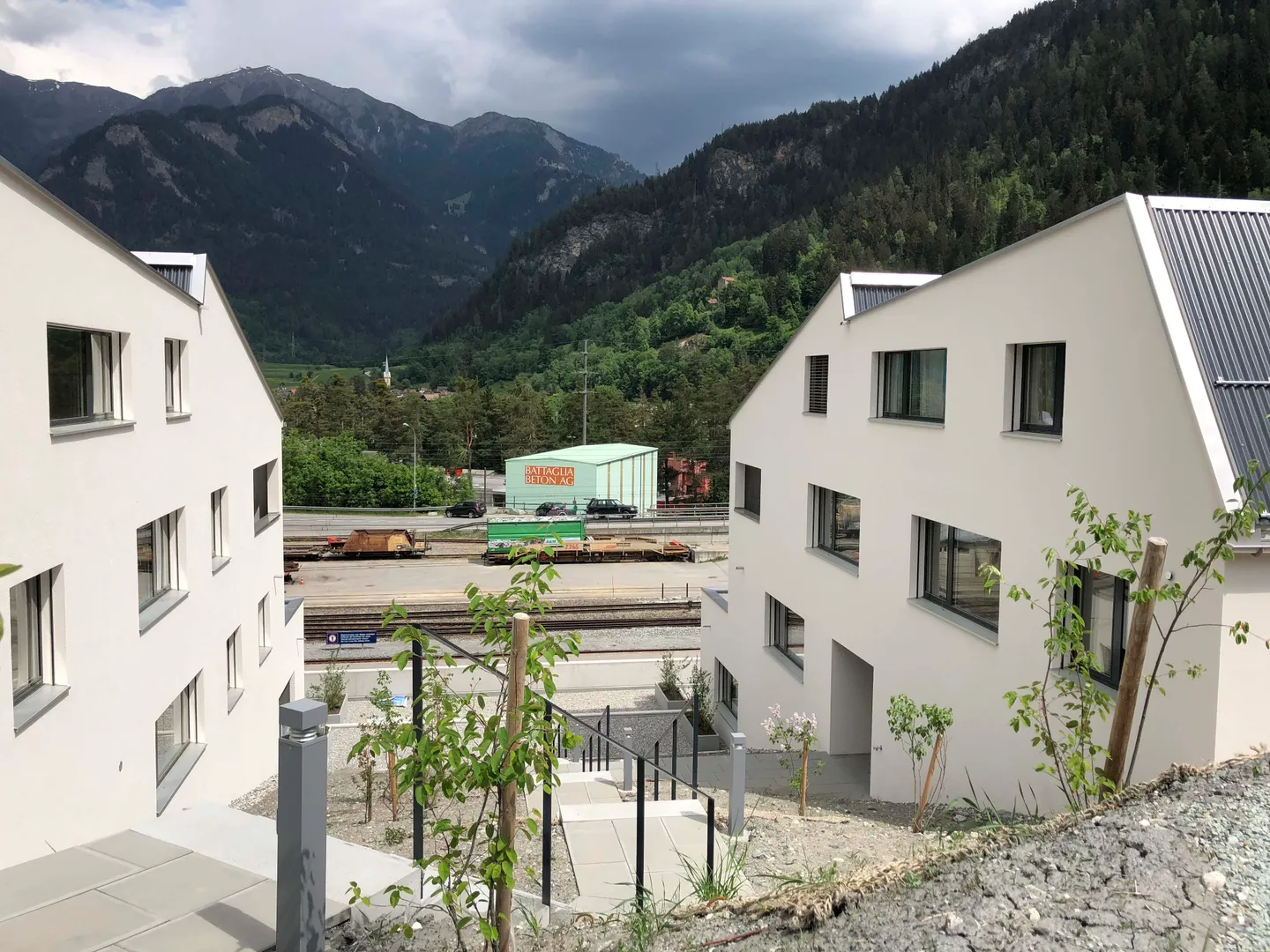 High quality living near the center - Photo 3 of 10