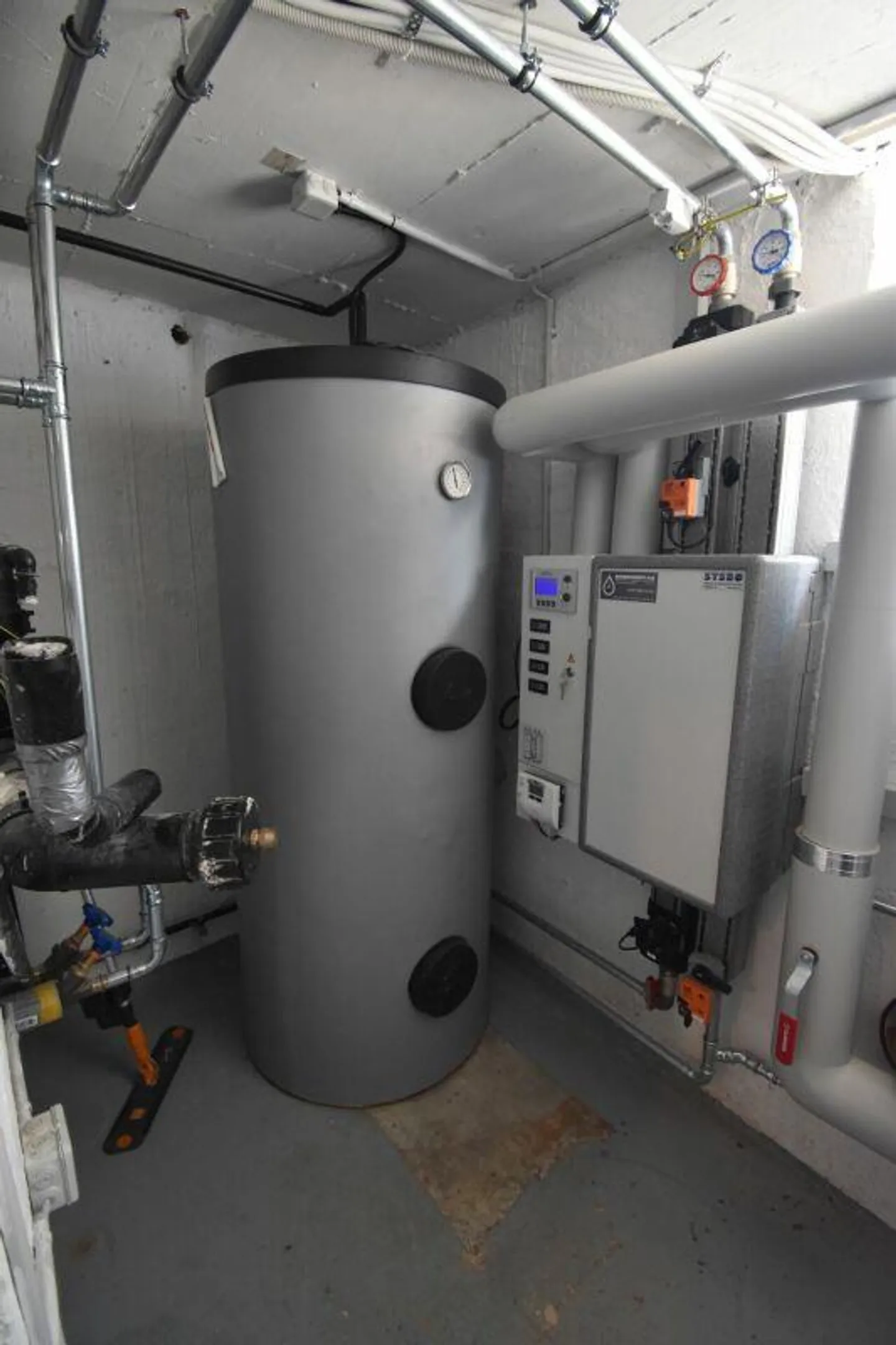 Residential and commercial building in a central location - Photo 16 of 17