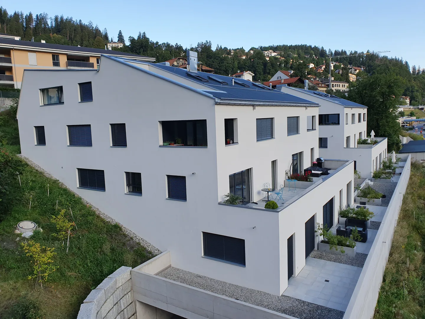 High quality living near the center - Photo 2 of 10