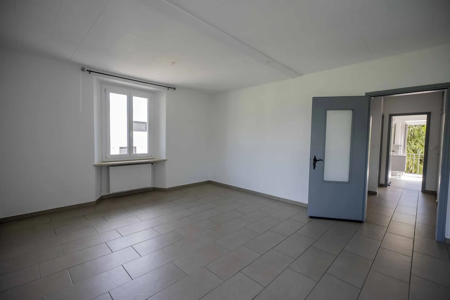 Nous louons un appartement lumineux de 3,5 pièces dans un petit complexe résidentiel - Photo 12 sur 14