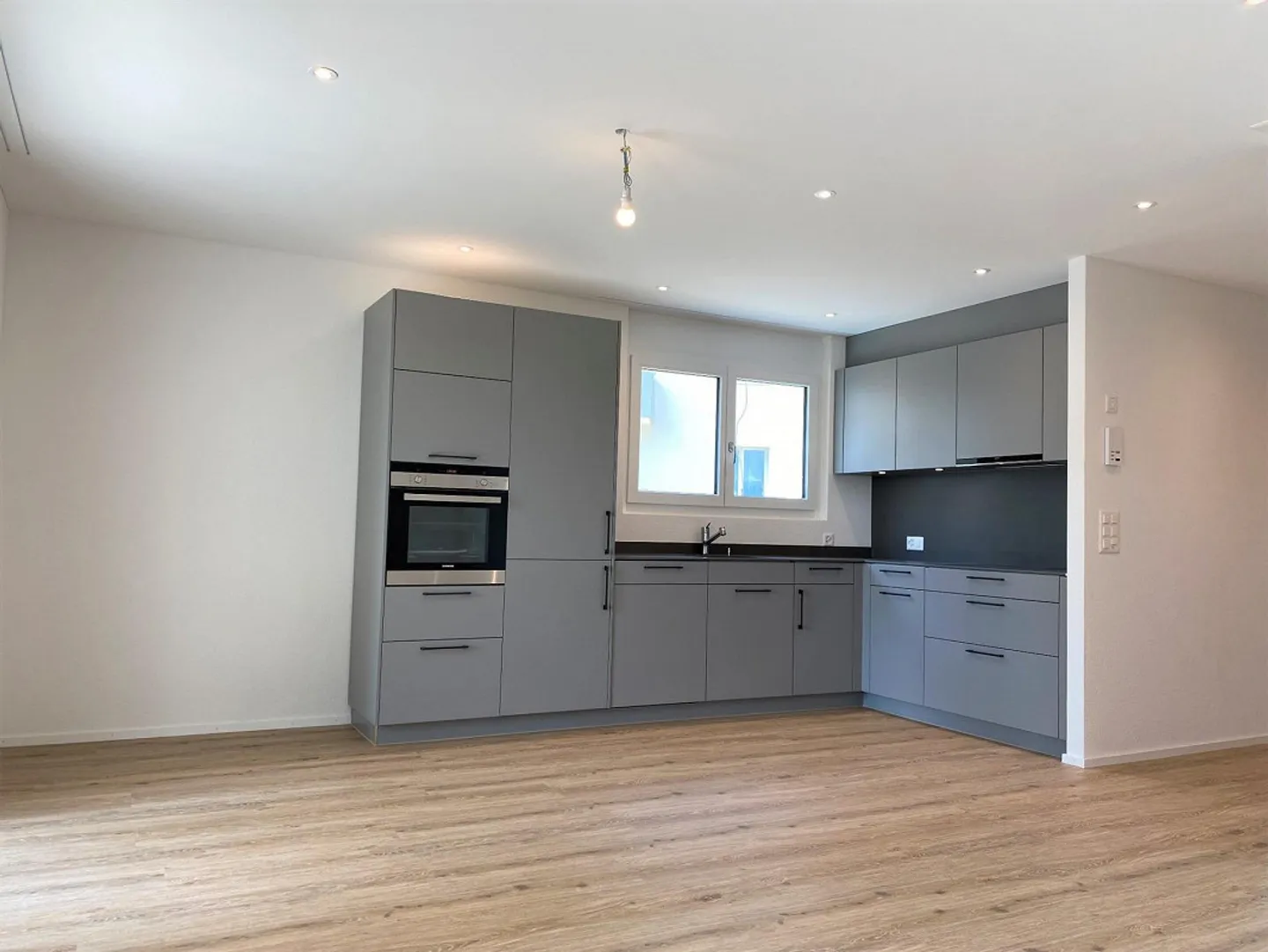 Top 2.5-Room Apartment on the Ground Floor with South Orientation - Photo 3 of 15
