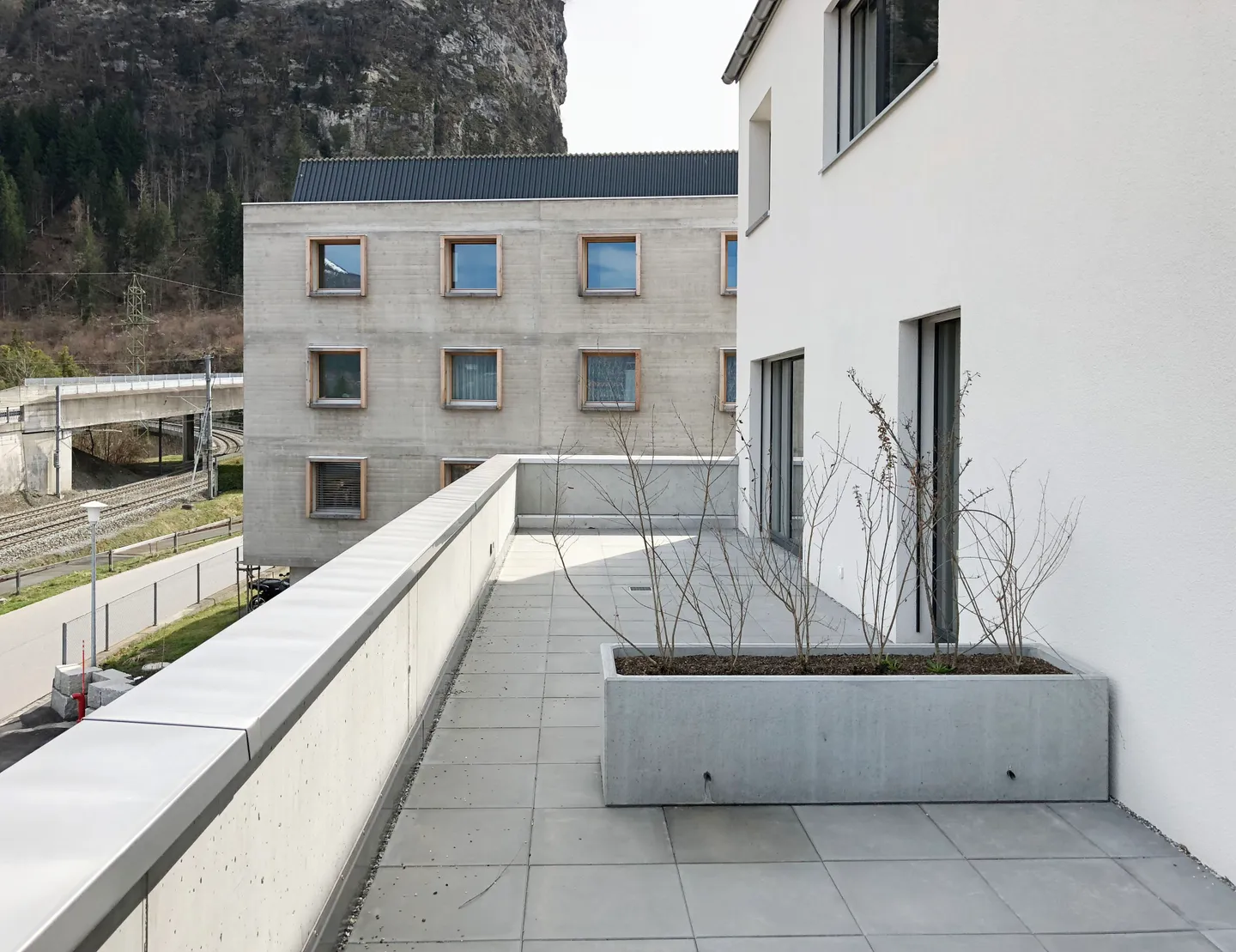 High quality living near the center - Photo 6 of 10