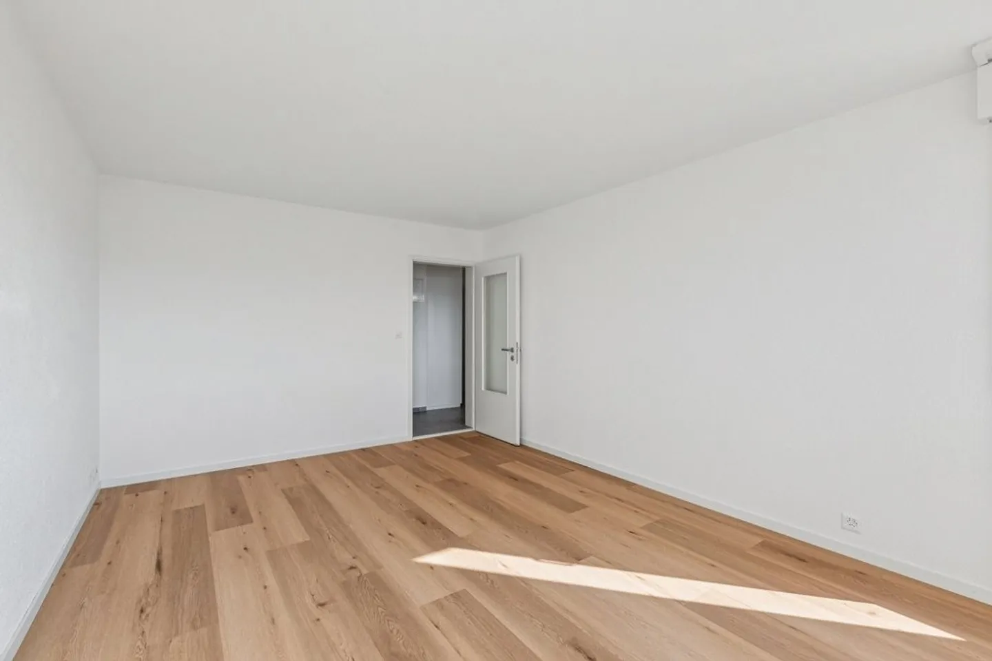 Apartment with 3 Rooms - Photo 6 of 10