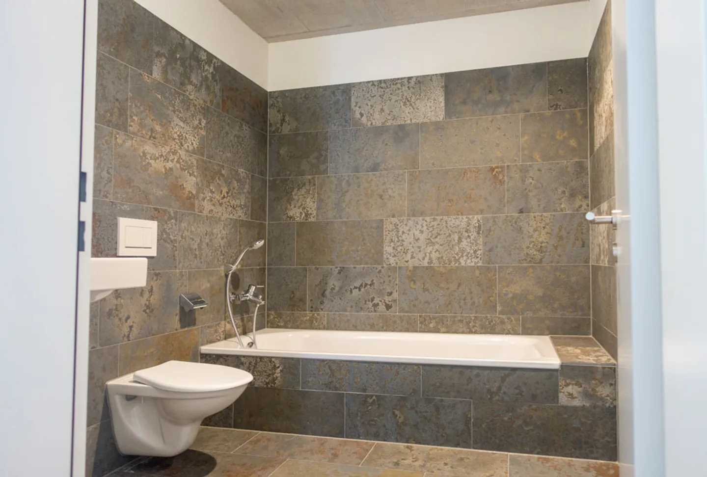 High quality living near the center - Photo 7 of 10