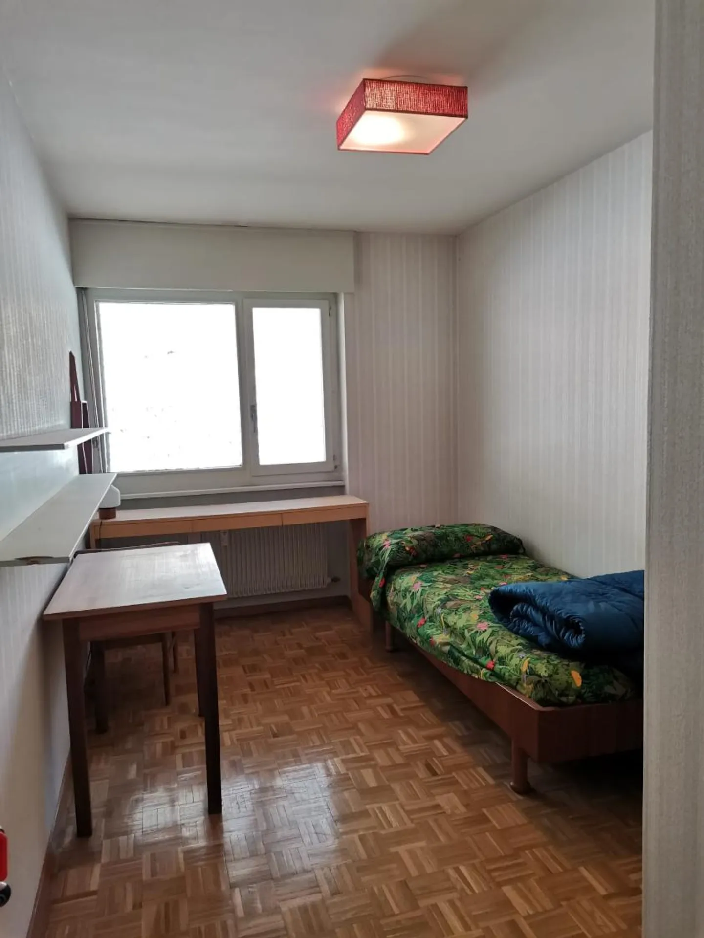 Room 1 - Photo 1 of 5