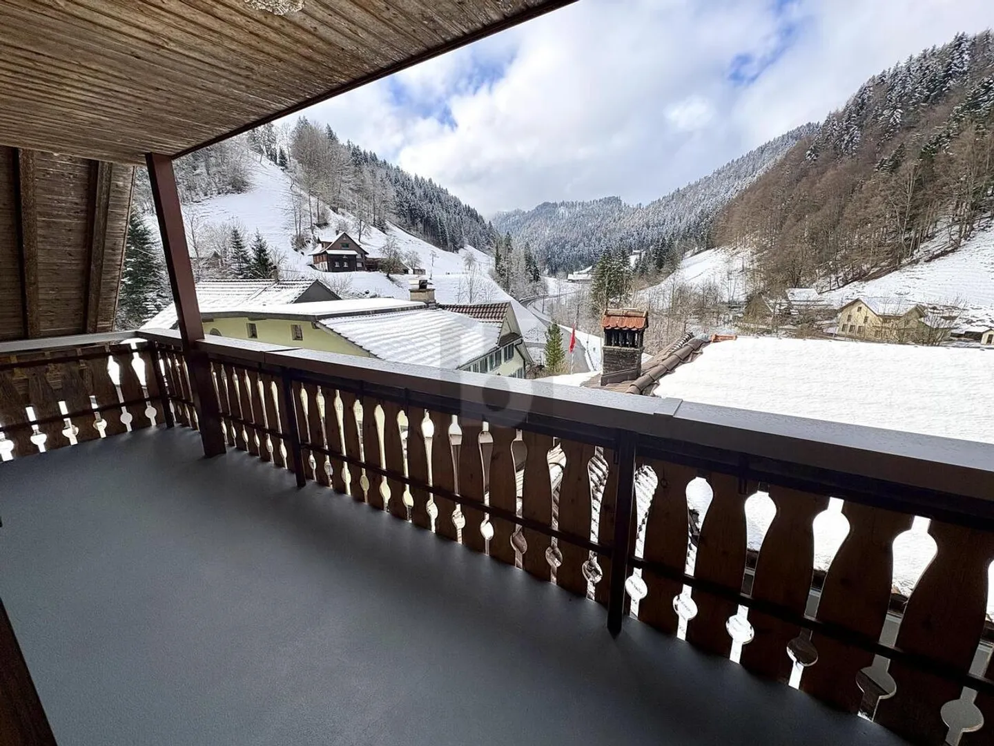 Grosszügige Wohnung mit Balkon - Foto 1 von 6