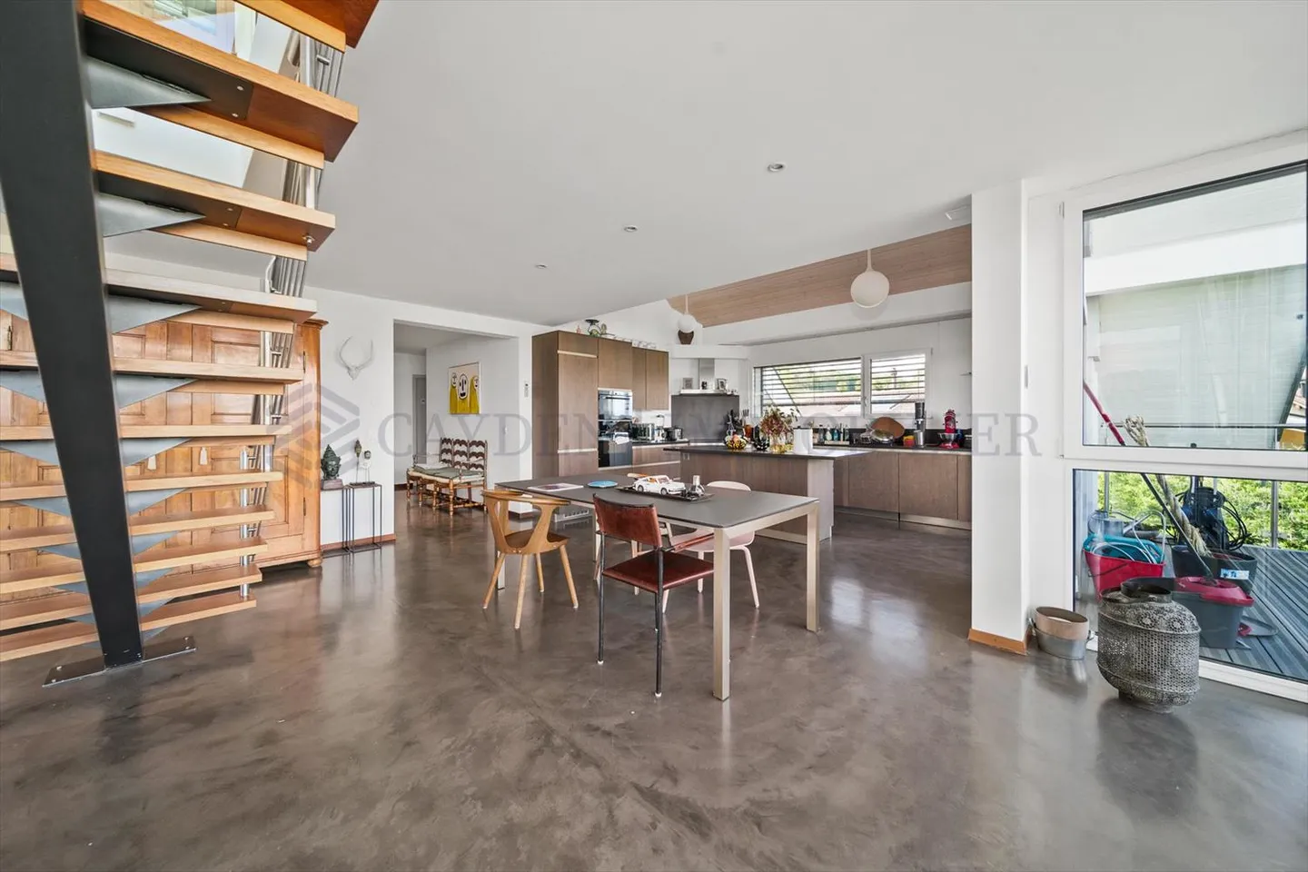 Exklusiv !! Superbe 6.5 Zimmer im letzten Stock, mit Blick auf den See - Foto 1 von 13