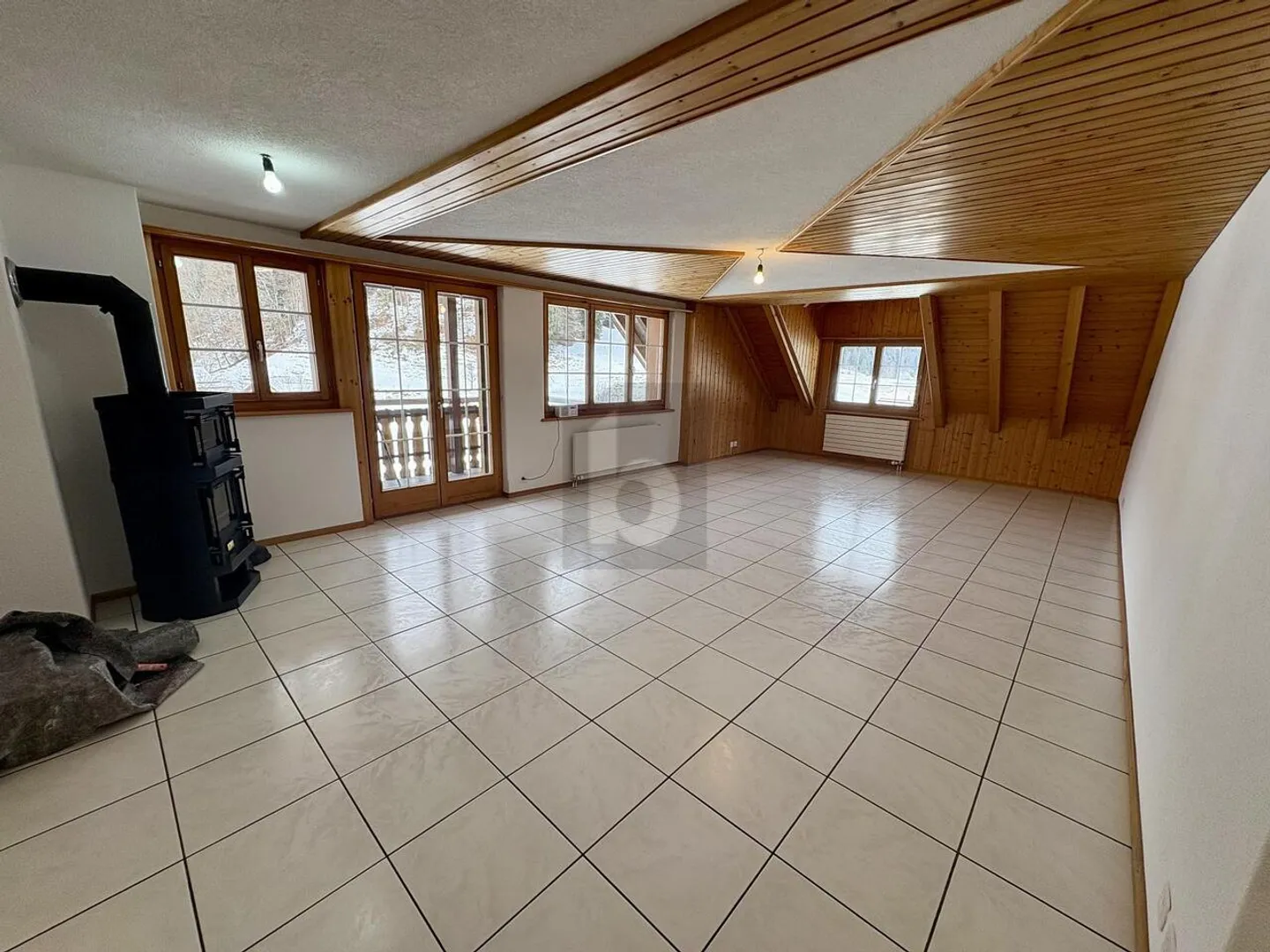 Grosszügige Wohnung mit Balkon - Foto 2 von 6