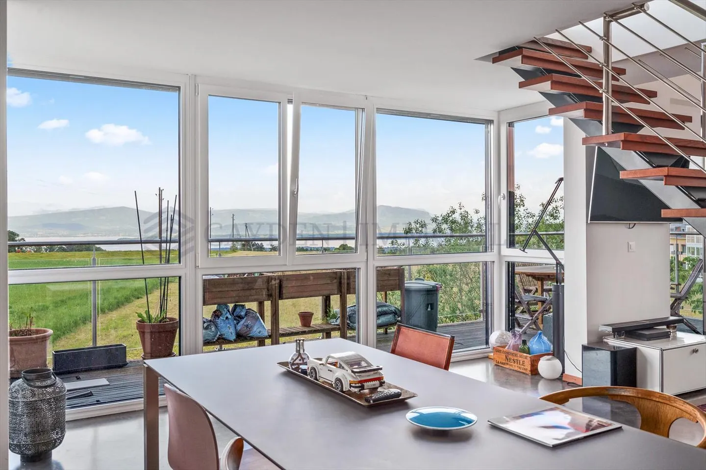 Exklusiv !! Superbe 6.5 Zimmer im letzten Stock, mit Blick auf den See - Foto 5 von 13