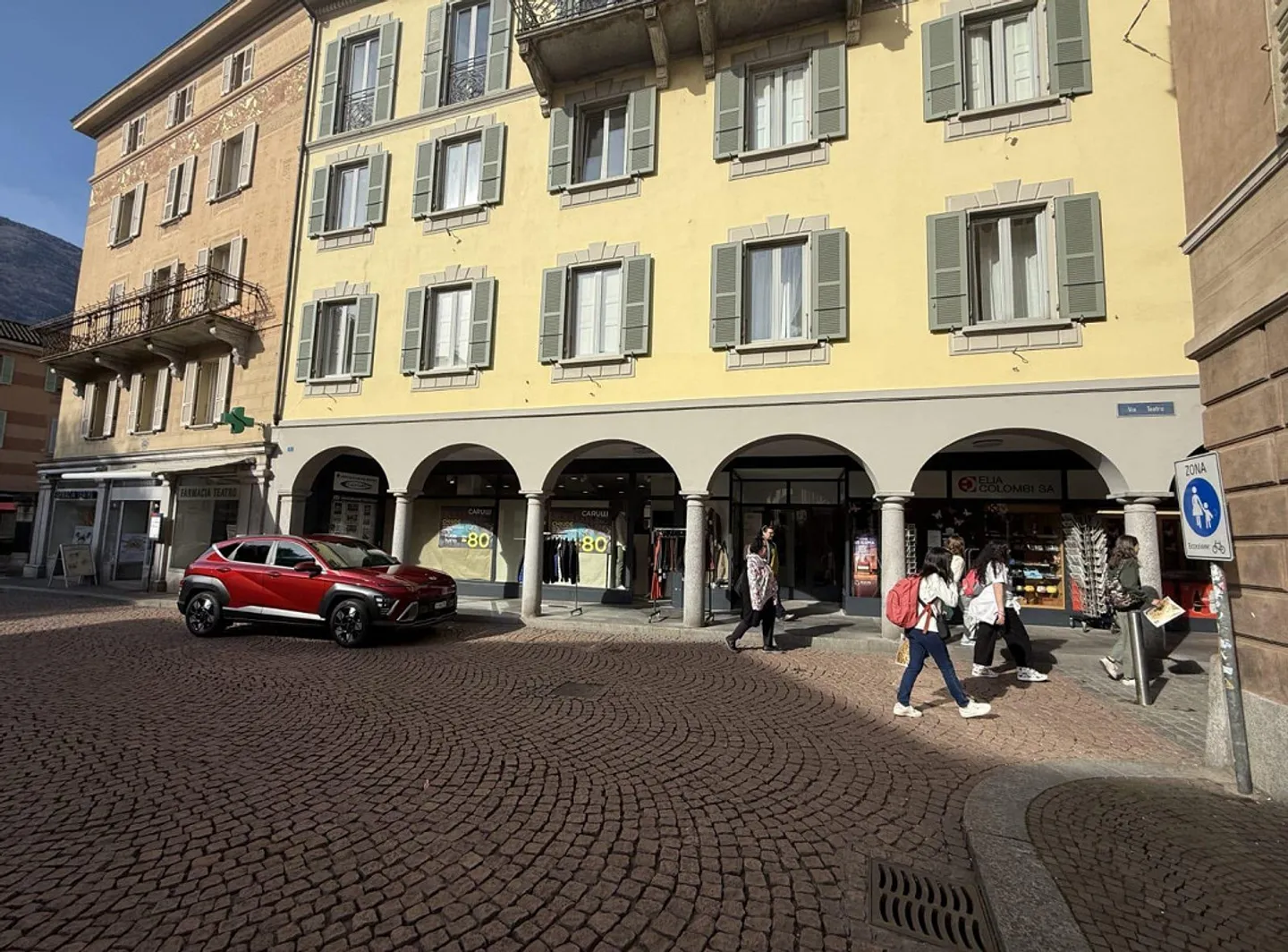 ZENTRALER LADEN IN BELLINZONA - KOMPLETT RENOVIERT - Foto 2 von 2