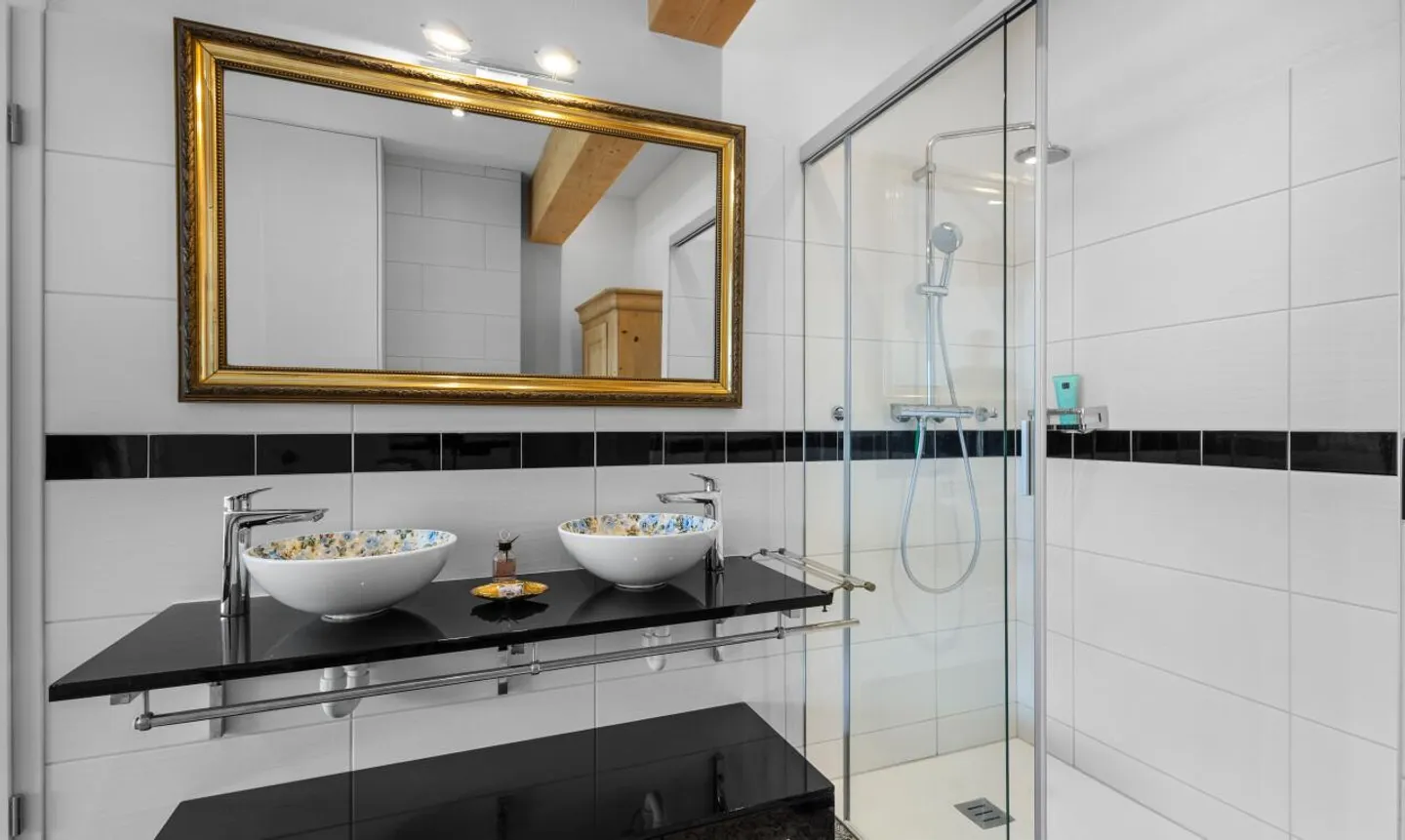 Außergewöhnliche Residenz: Obergeschoss mit Panoramablick auf die Alpen - Foto 8 von 11