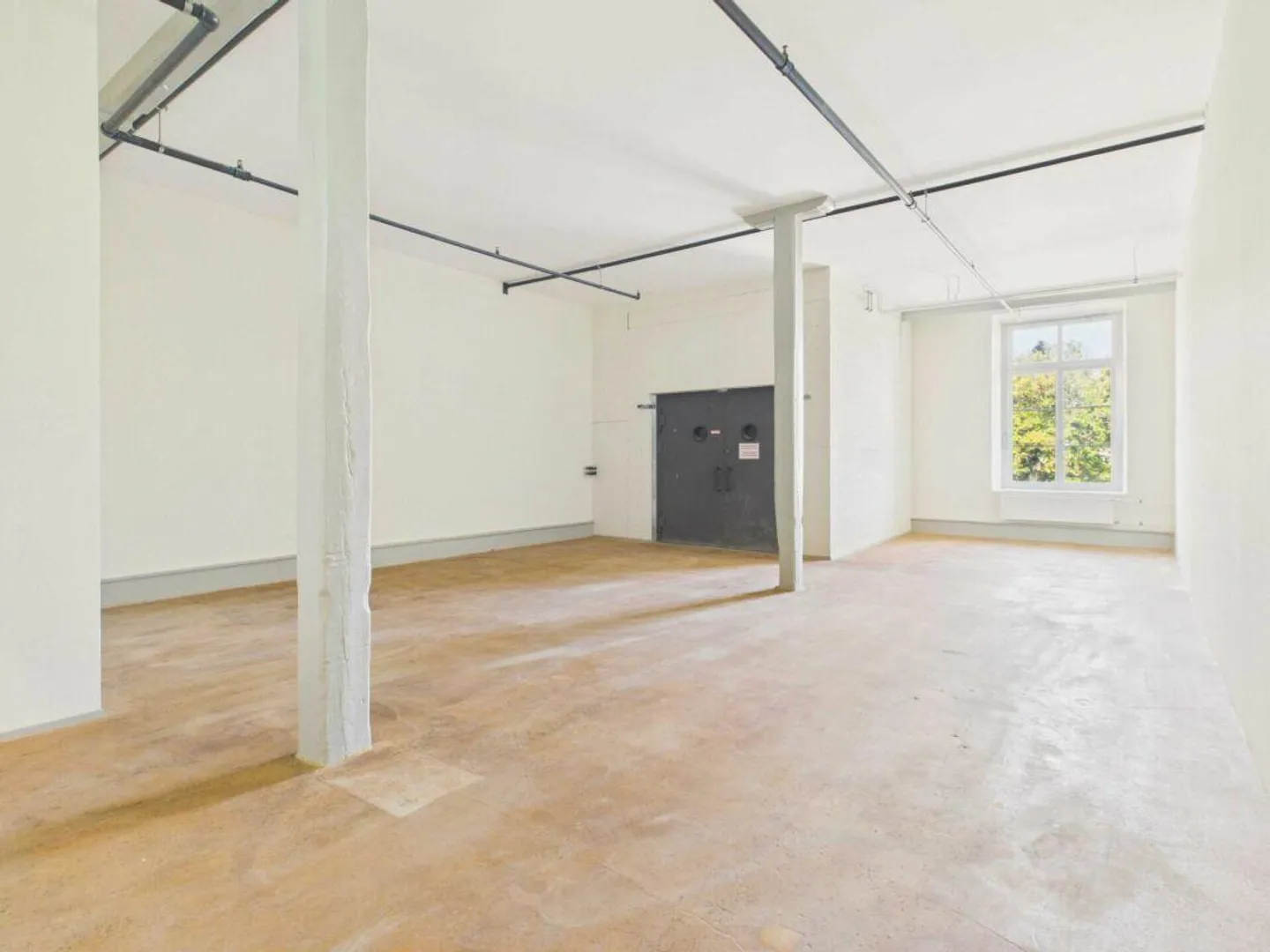 70 m2 commercial space in modern commercial building with direct goods lift... - Photo 1 of 7