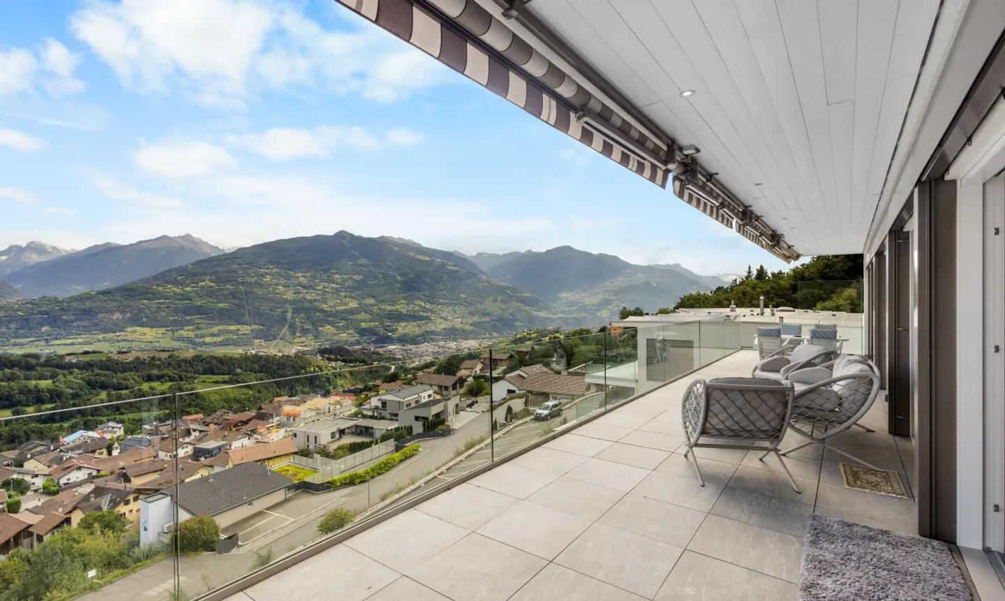 Außergewöhnliche Residenz: Obergeschoss mit Panoramablick auf die Alpen - Foto 2 von 11