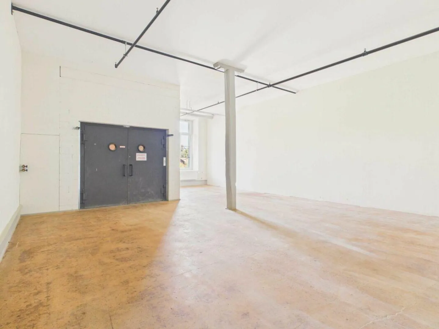 70 m2 commercial space in modern commercial building with direct goods lift... - Photo 3 of 7