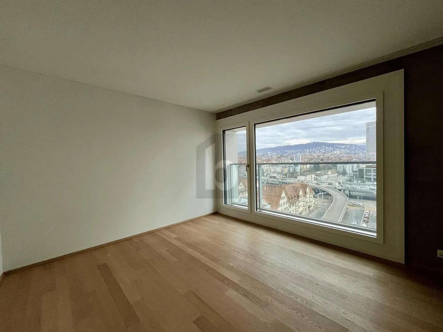 ÜBER DEN DÄCHERN DER STADT - Foto 3 von 6