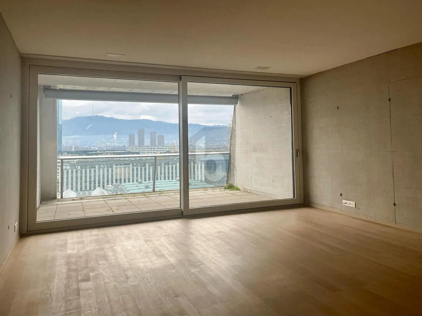 ÜBER DEN DÄCHERN DER STADT - Foto 4 von 6