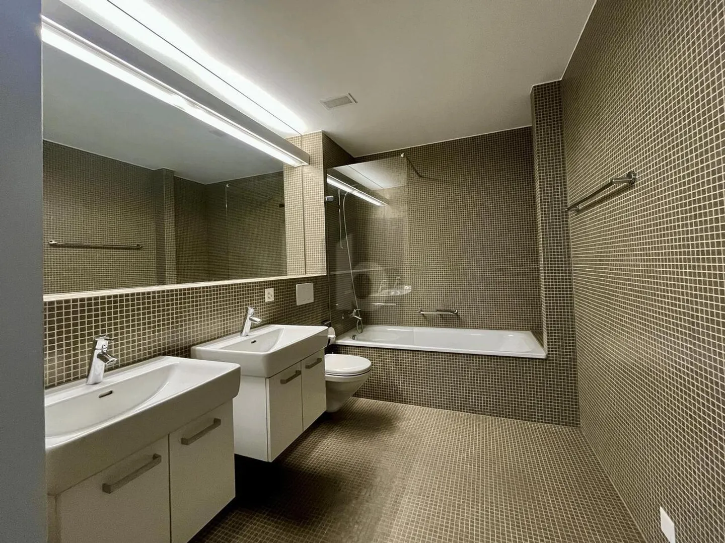 ÜBER DEN DÄCHERN DER STADT - Foto 5 von 6