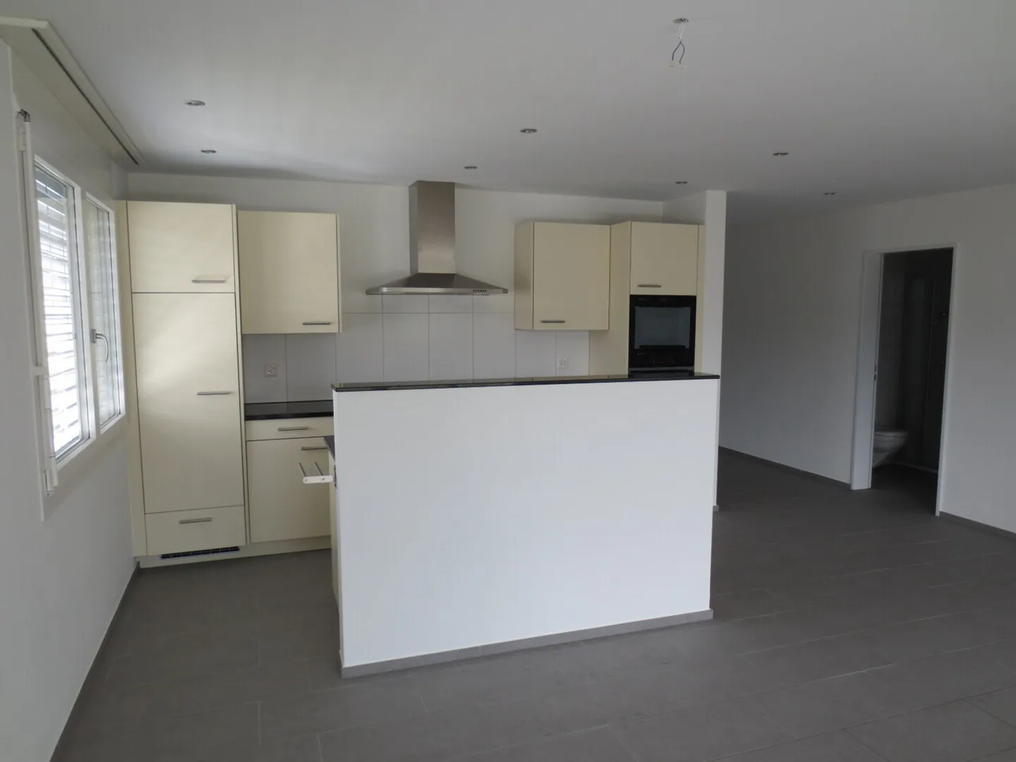 Appartement lumineux - à une minute à pied de la gare de Dagmersellen. - Photo 3 sur 10