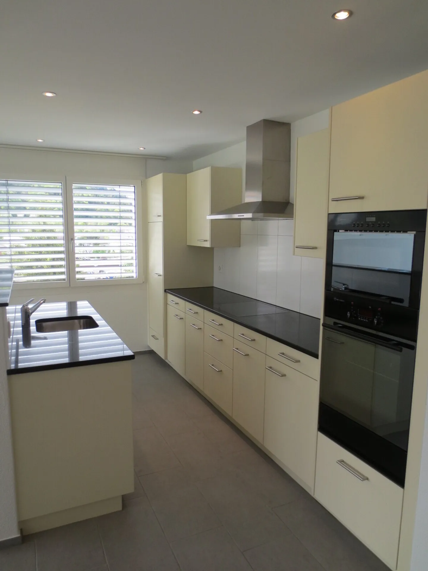 Appartement lumineux - à une minute à pied de la gare de Dagmersellen. - Photo 4 sur 10