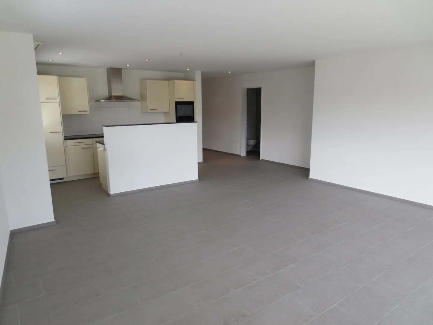 Appartement lumineux - à une minute à pied de la gare de Dagmersellen. - Photo 5 sur 10