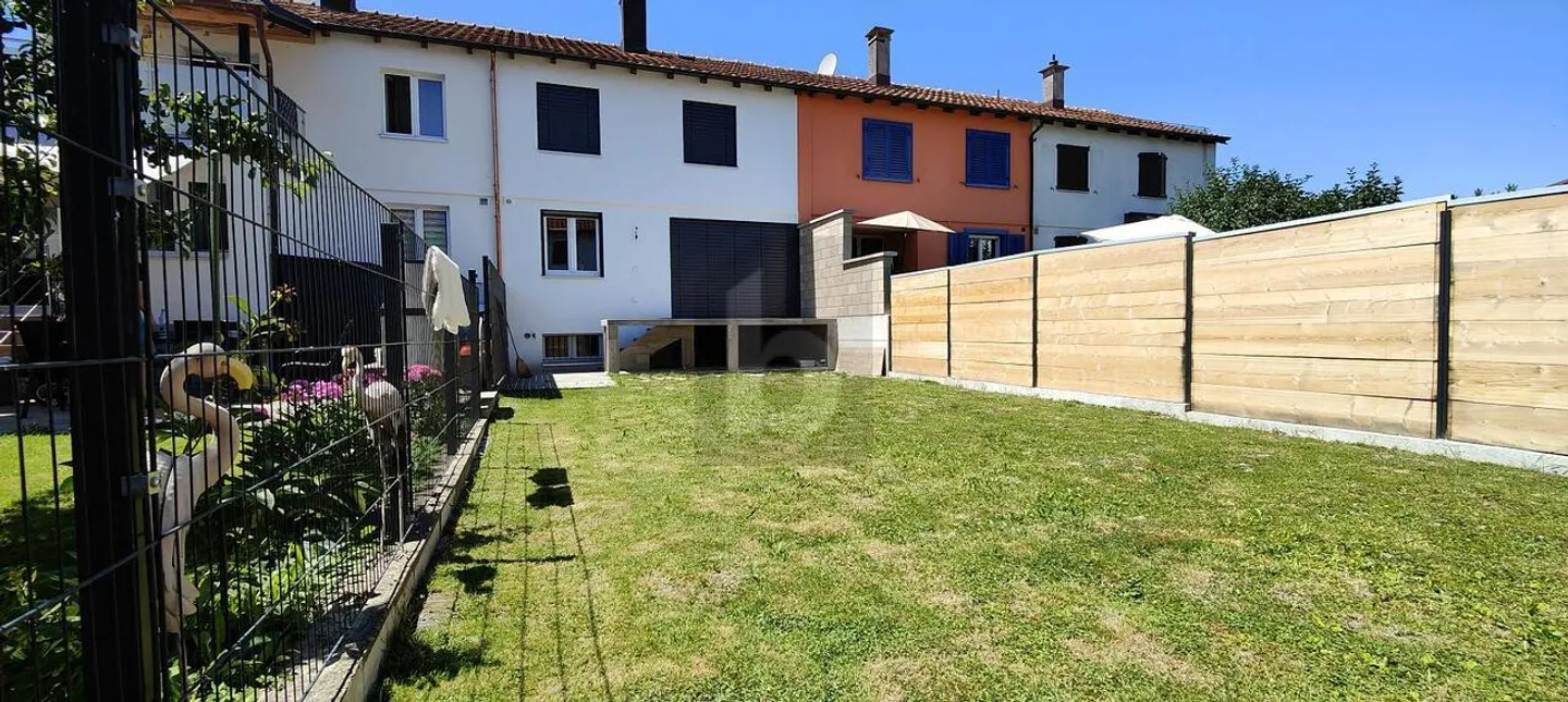 TOP MODERN IN A FAMILY-FRIENDLY LOCATION - Photo 1 of 6