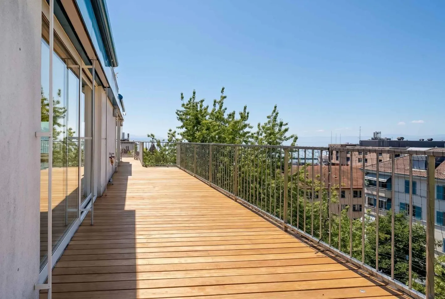 3.5 Room Apartment with High Standard and Breathtaking View of Lake Geneva - Photo 2 of 10