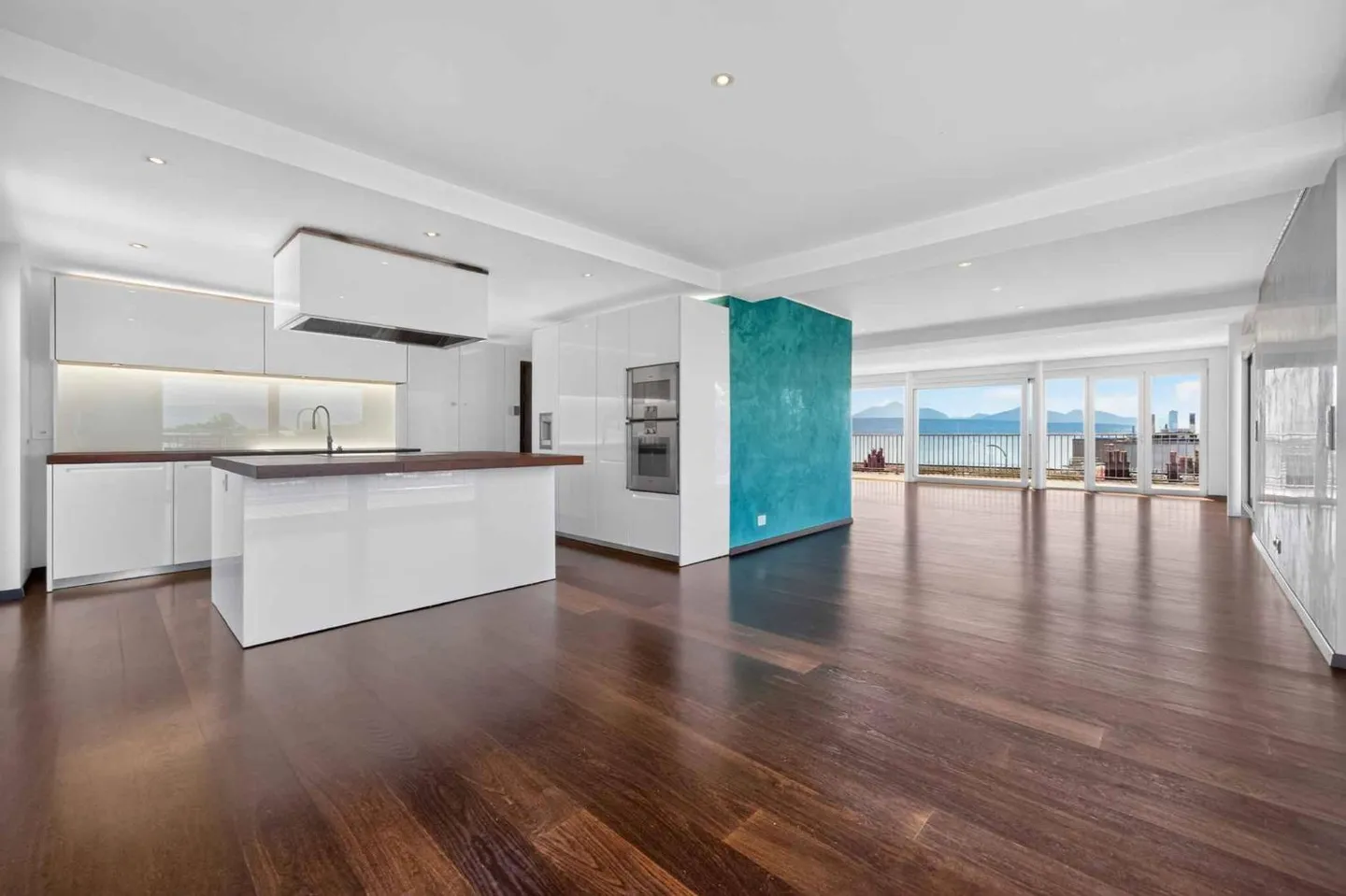 3.5 Room Apartment with High Standard and Breathtaking View of Lake Geneva - Photo 4 of 10