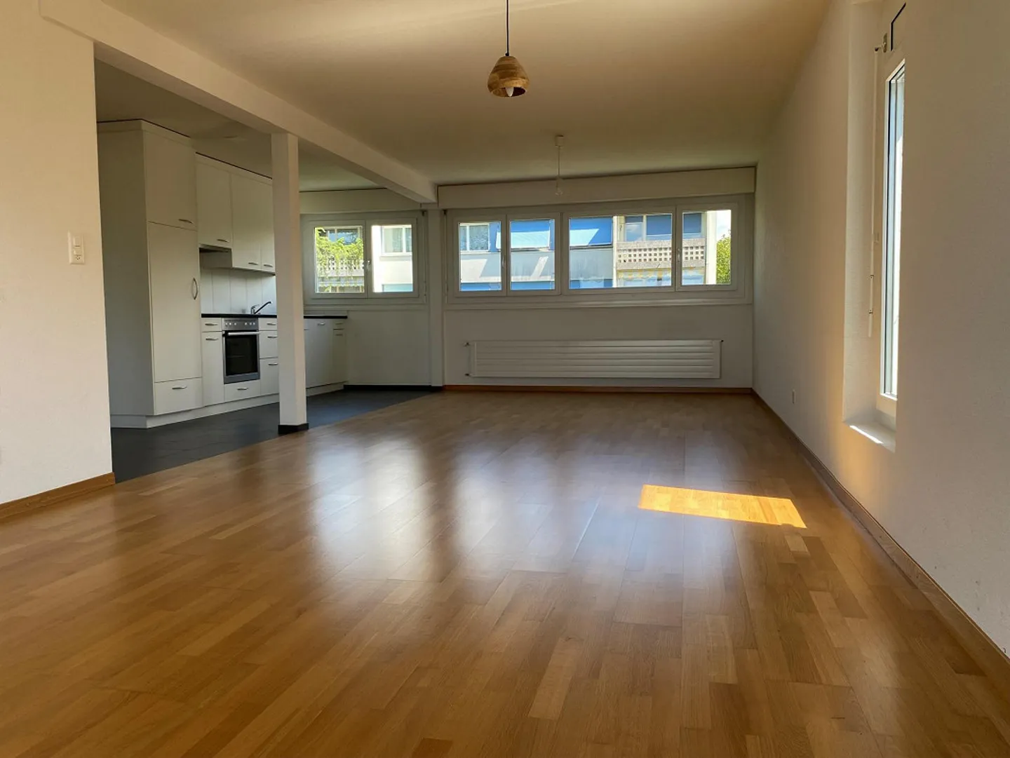 Appartement spacieux et moderne à côté de la zone de loisirs - Photo 1 sur 9