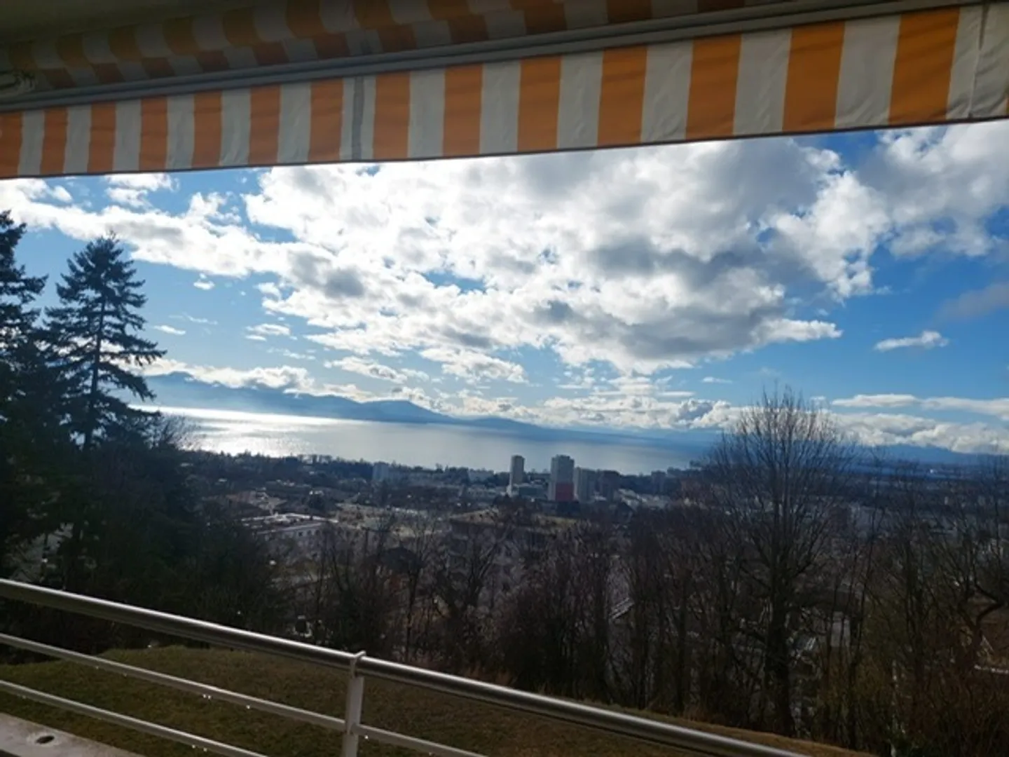 Zu vermieten - 4,5 Zimmer - 106m2 + Balkon - Quartier de Boisy-sur-Lausanne - Foto 2 von 15