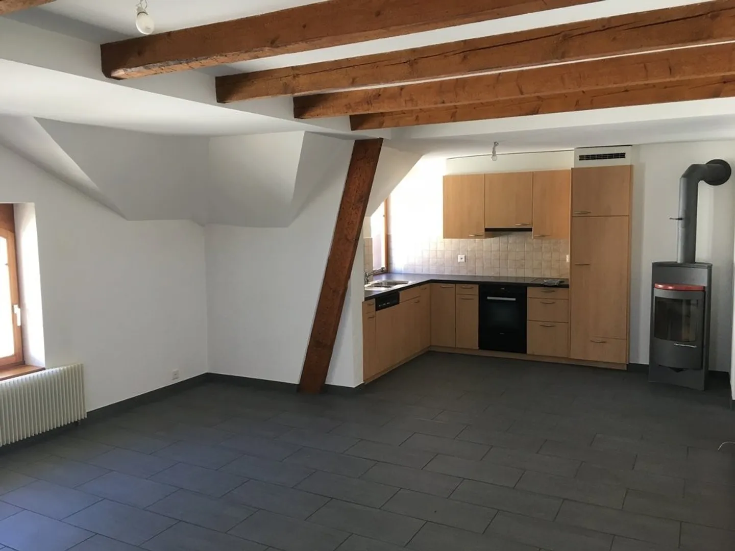 Schönes 4.5-Zimmer-Apartment in Renan - Foto 1 von 2