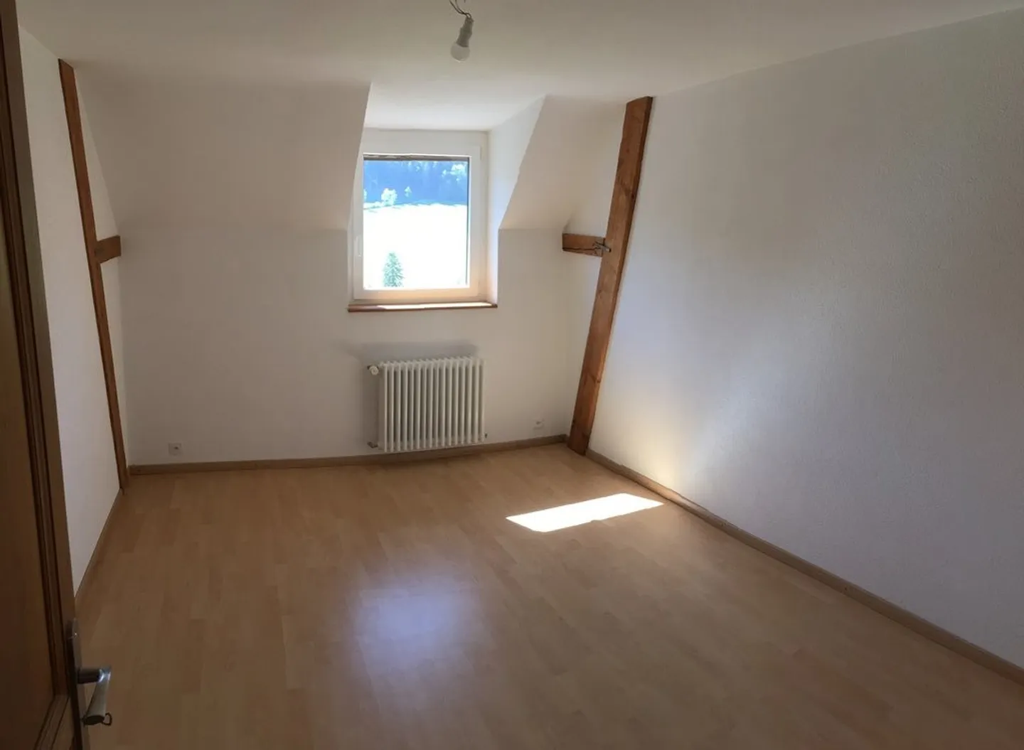 Schönes 4.5-Zimmer-Apartment in Renan - Foto 4 von 8