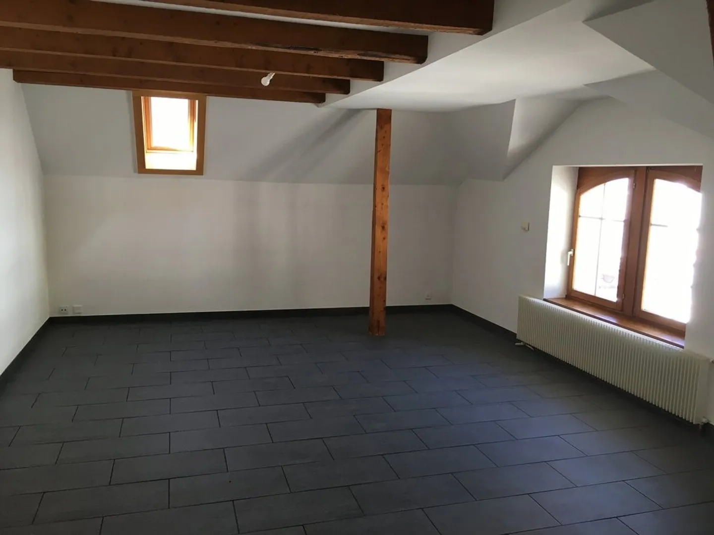 Schönes 4.5-Zimmer-Apartment in Renan - Foto 2 von 2