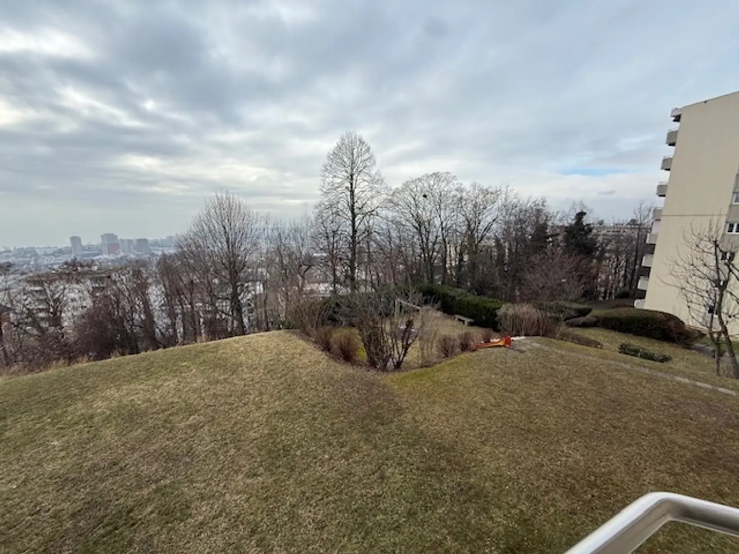 Zu vermieten - 4,5 Zimmer - 106m2 + Balkon - Quartier de Boisy-sur-Lausanne - Foto 10 von 15