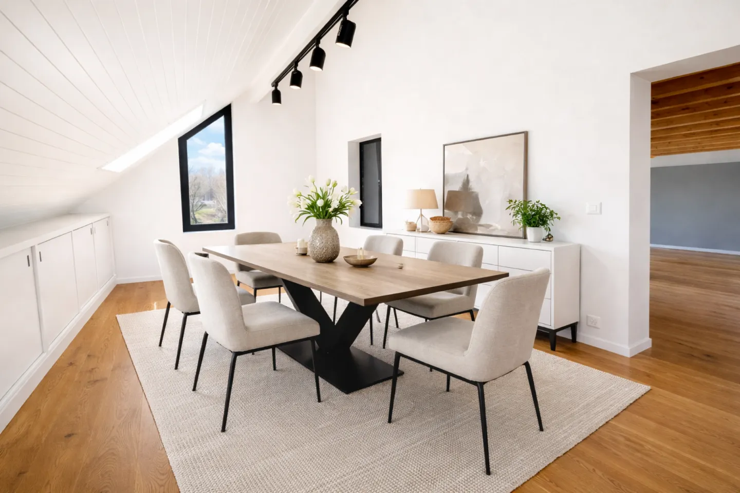 Fully Renovated Apartment in 2026 - Atypical Volumes with Double Suite - Photo 4 of 11