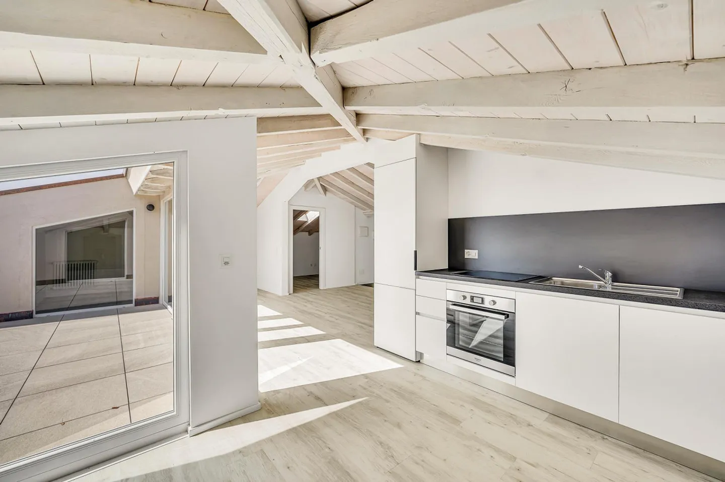 Attico ristrutturato - Foto 3 di 10