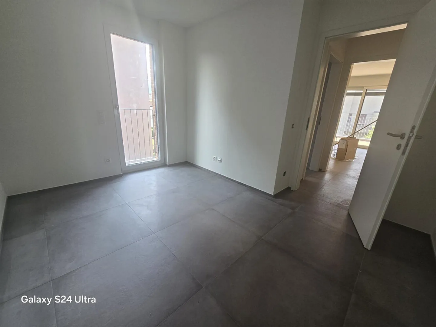 BEAUTIFUL AND NEW 3.5 ROOMS WITH LARGE TERRACE IN AGNO - Photo 8 of 9