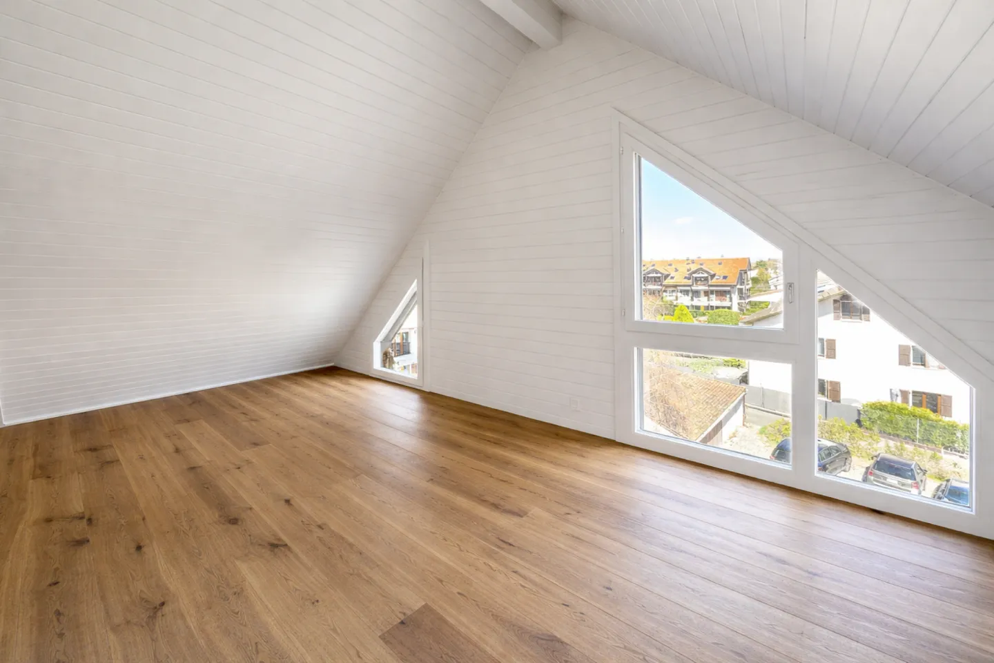 Fully Renovated Apartment in 2026 - Atypical Volumes with Double Suite - Photo 10 of 11