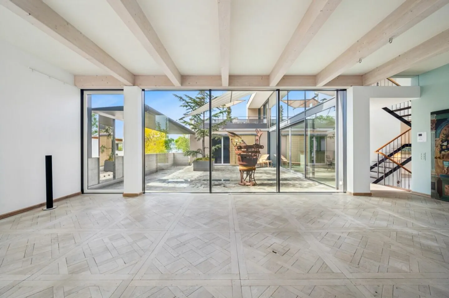 Exclusive 6.5-Room Villa Near the Lake - Photo 3 of 14