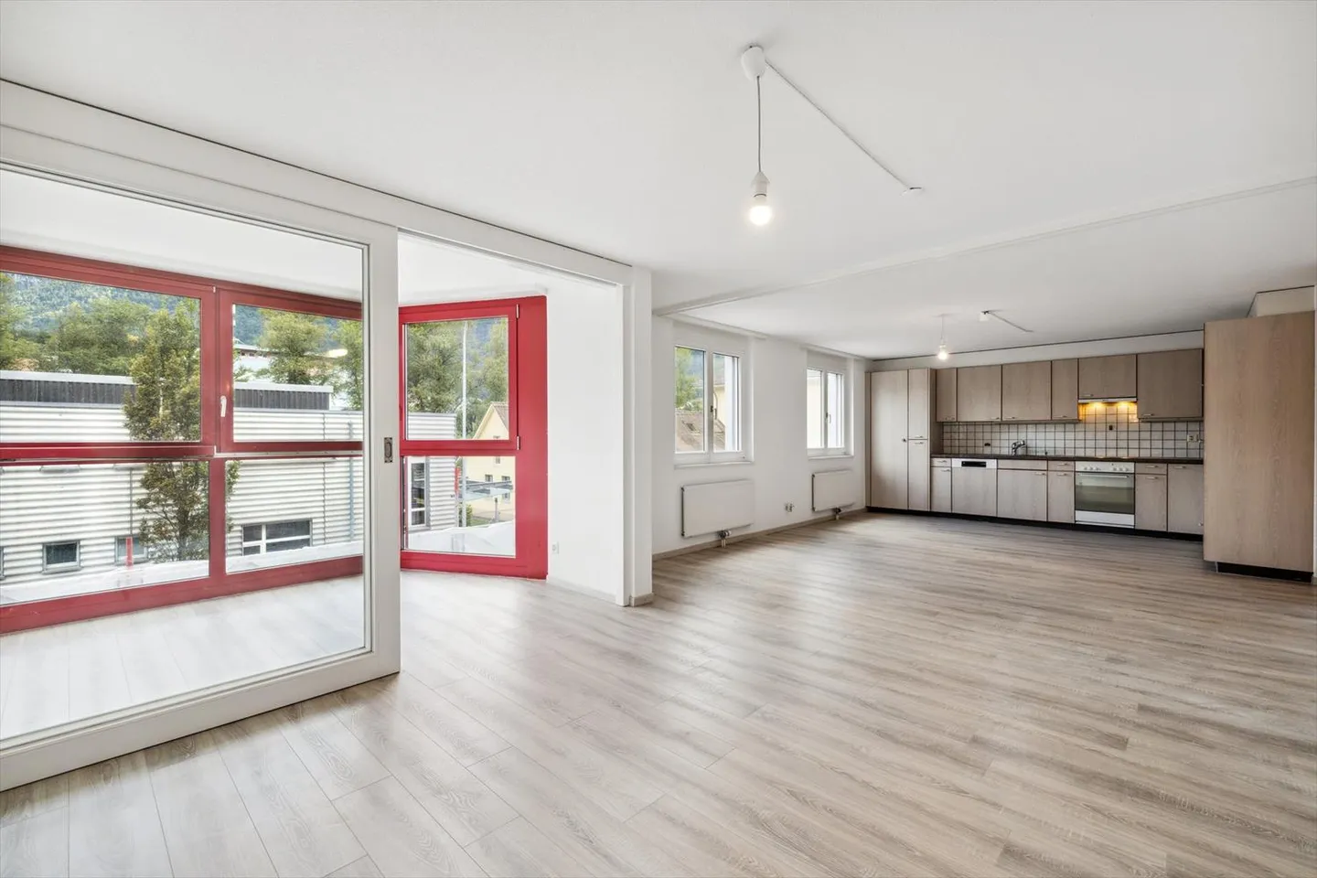 Beautiful 2-room apartment on the top floor, in the city center - Photo 3 of 5