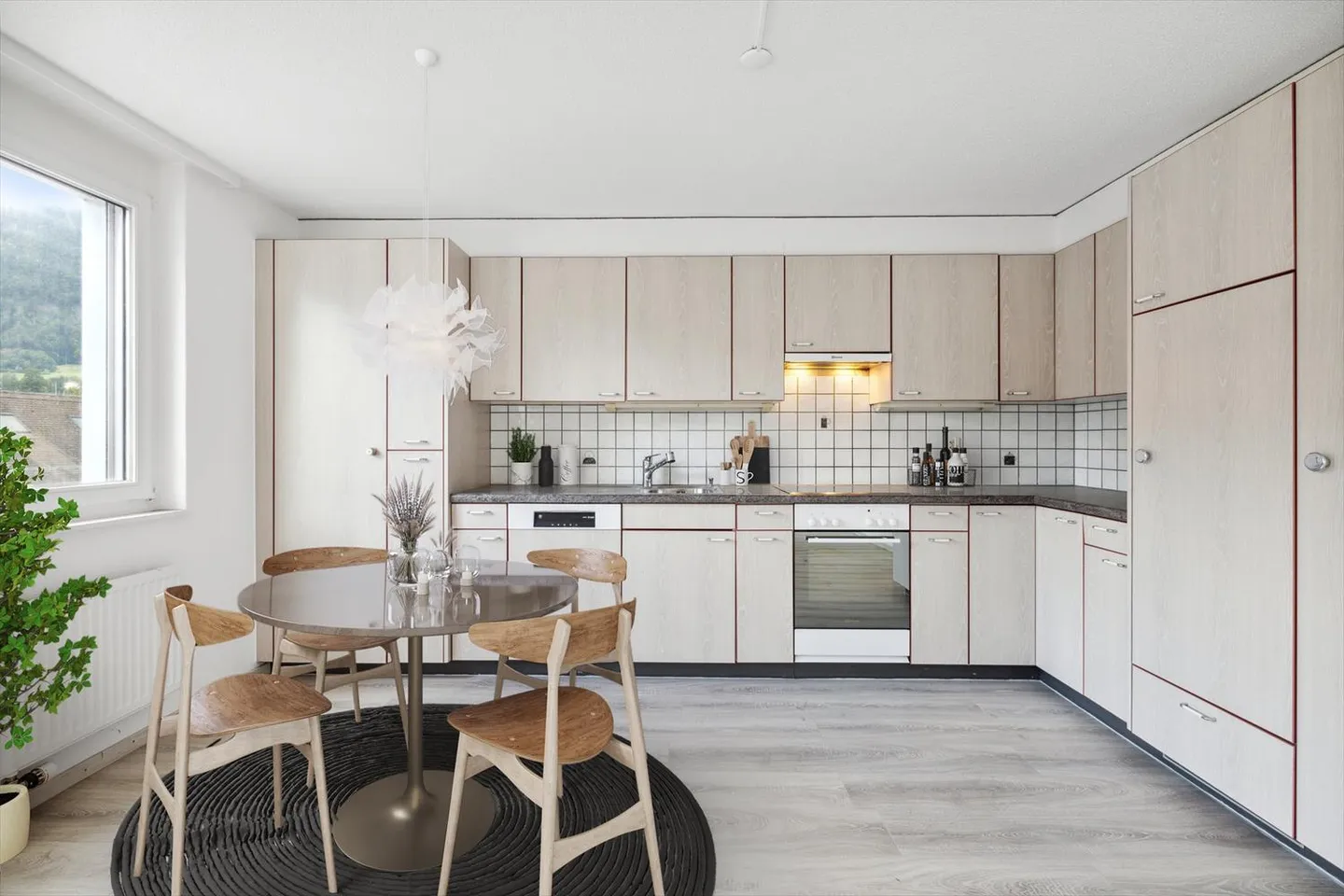 Beautiful 2-room apartment on the top floor, in the city center - Photo 4 of 5
