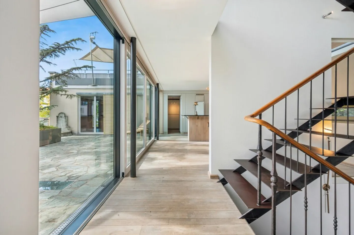 Exclusive 6.5-Room Villa Near the Lake - Photo 5 of 14