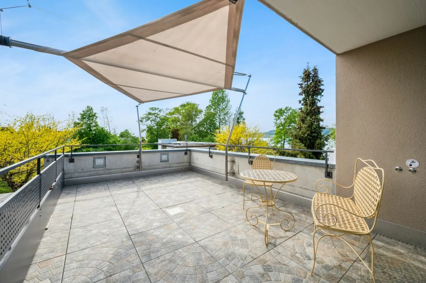 Exclusive 6.5-Room Villa Near the Lake - Photo 11 of 14