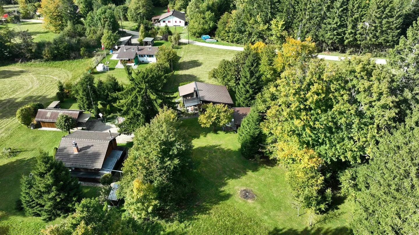 Charmantes Chalet mit Garage und Unterstand - Foto 2 von 14