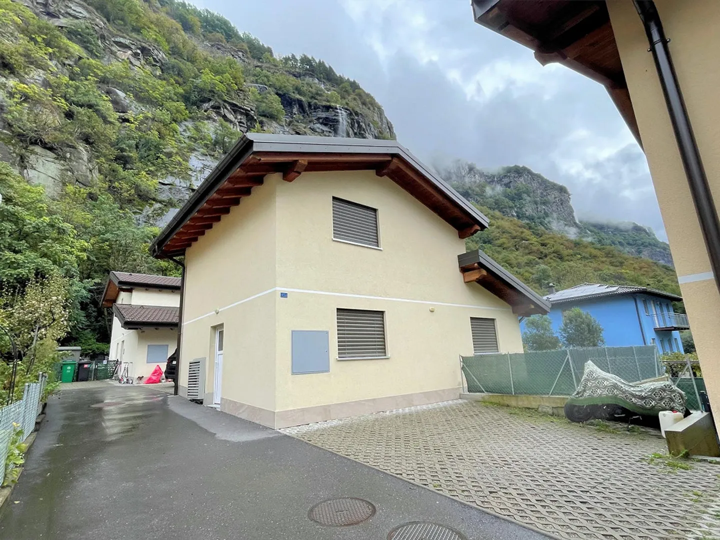 New single-family villa with garden just 5 minutes from Biasca - Photo 3 of 14