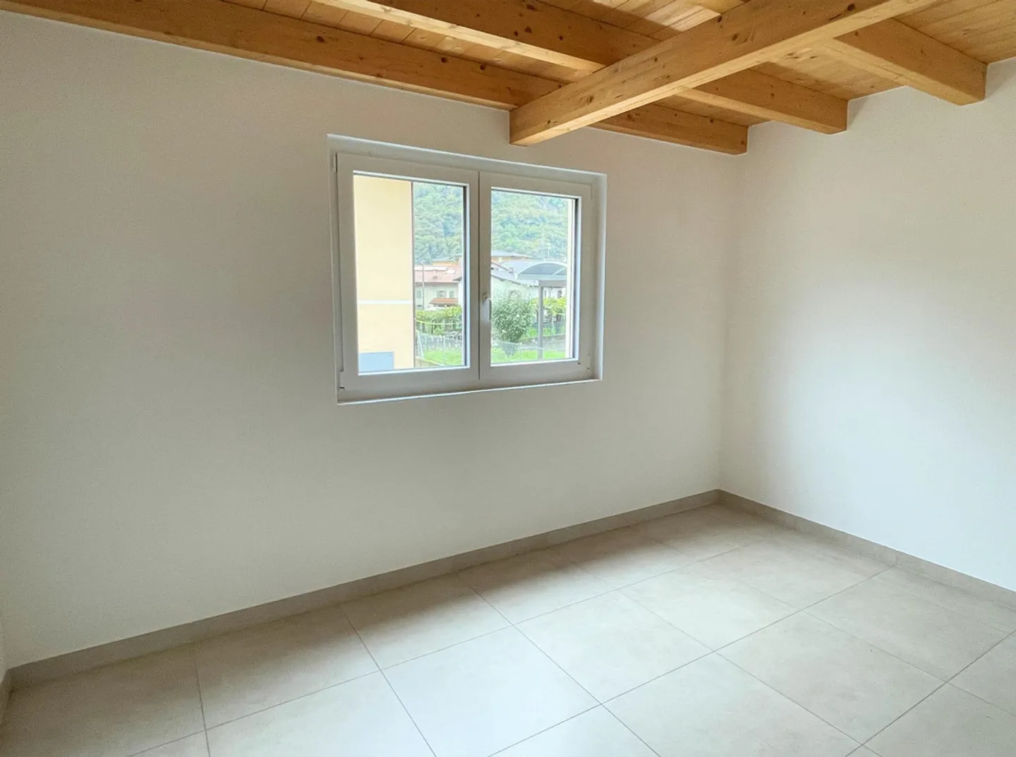 New single-family villa with garden just 5 minutes from Biasca - Photo 10 of 14