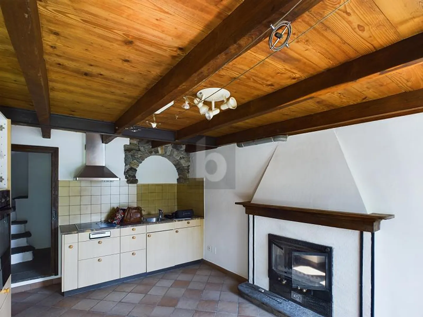 Sunny House with Large Garden - Photo 2 of 5