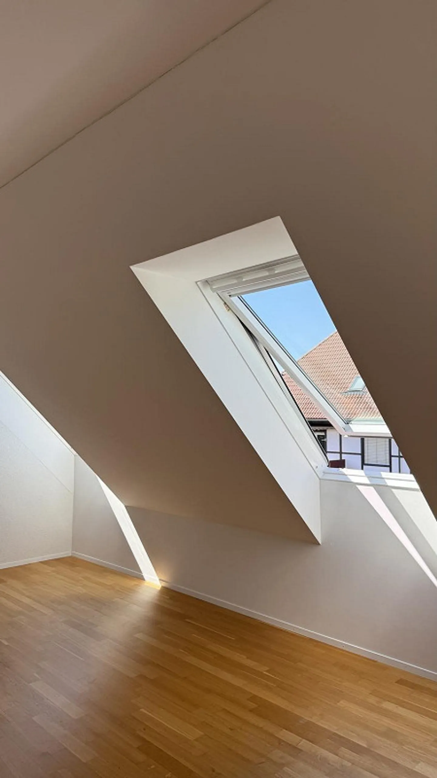 Moderne 2.5-Zimmer-Wohnung mit Balkon - Foto 6 von 13
