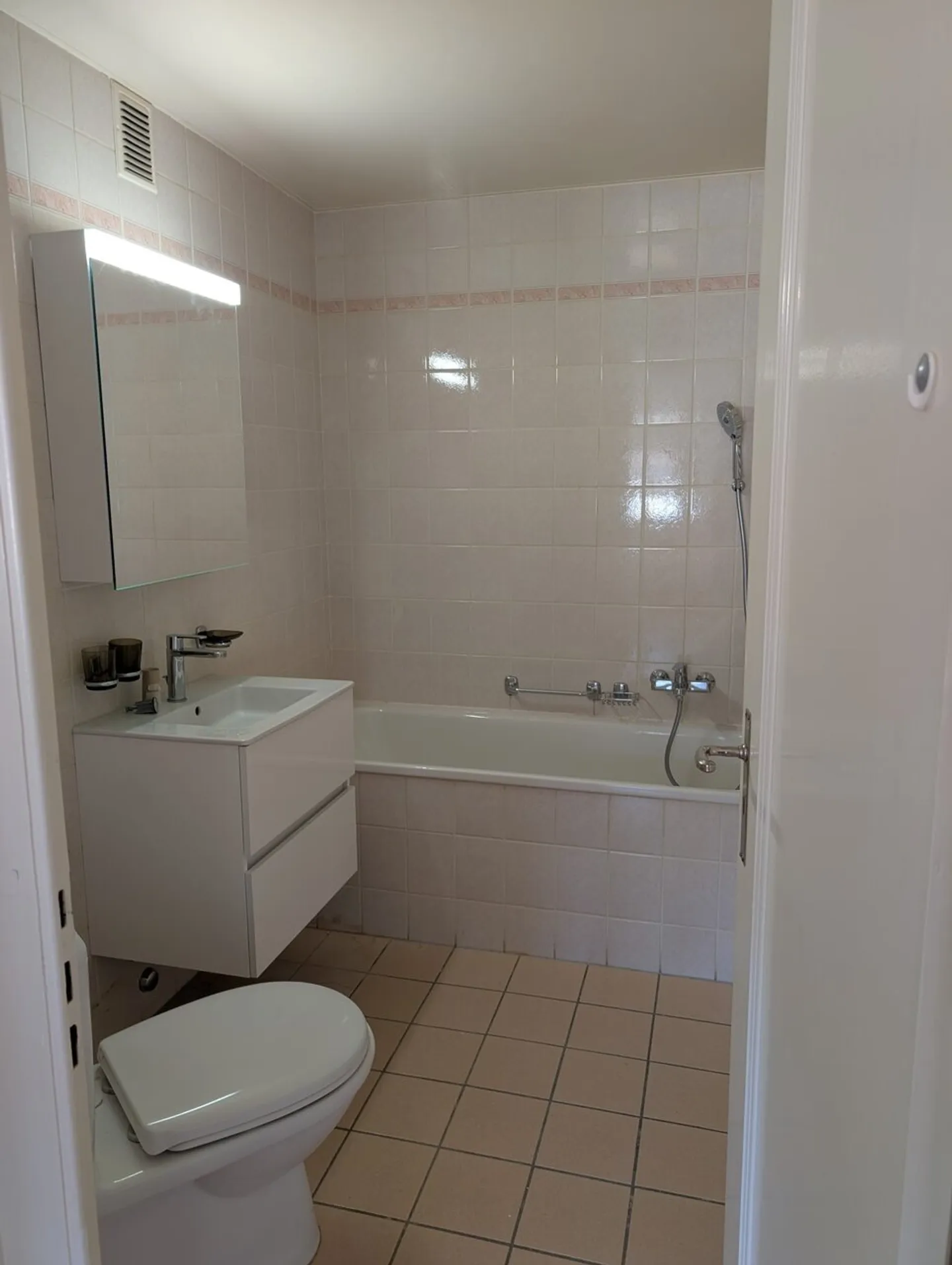 Spacious Apartment in Montreux - Photo 4 of 4
